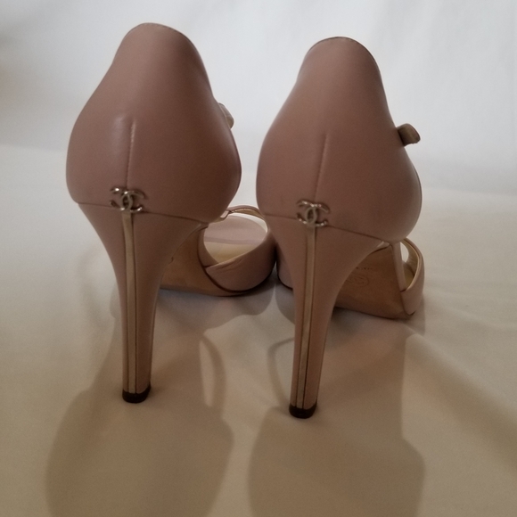 CHANEL Sandals size 5.5 light pink - Picture 4 of 9